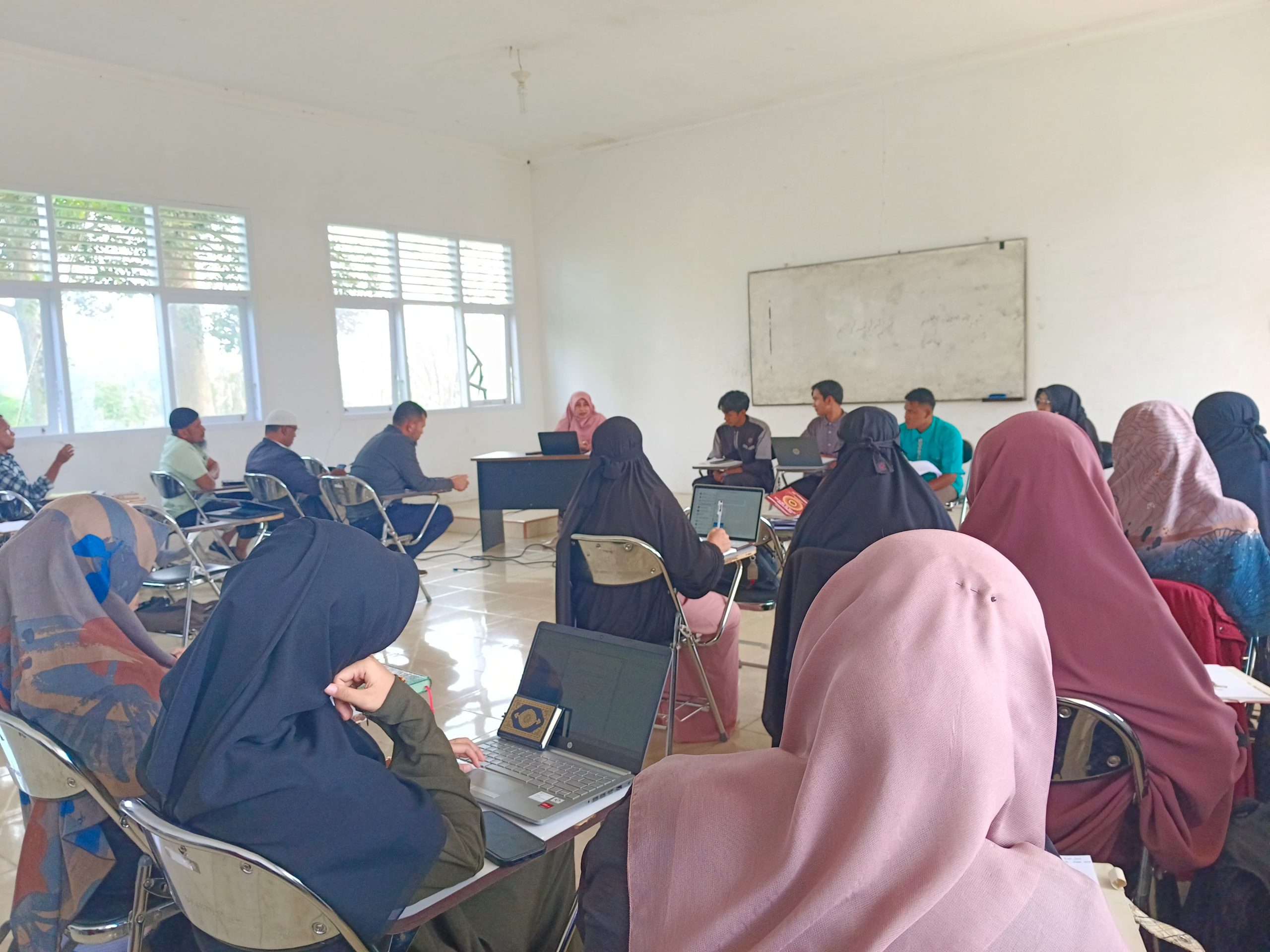 PERKULIAHAN SELAMA BULAN RAMADHAN: MENYELARASKAN ILMU DAN IBADAH